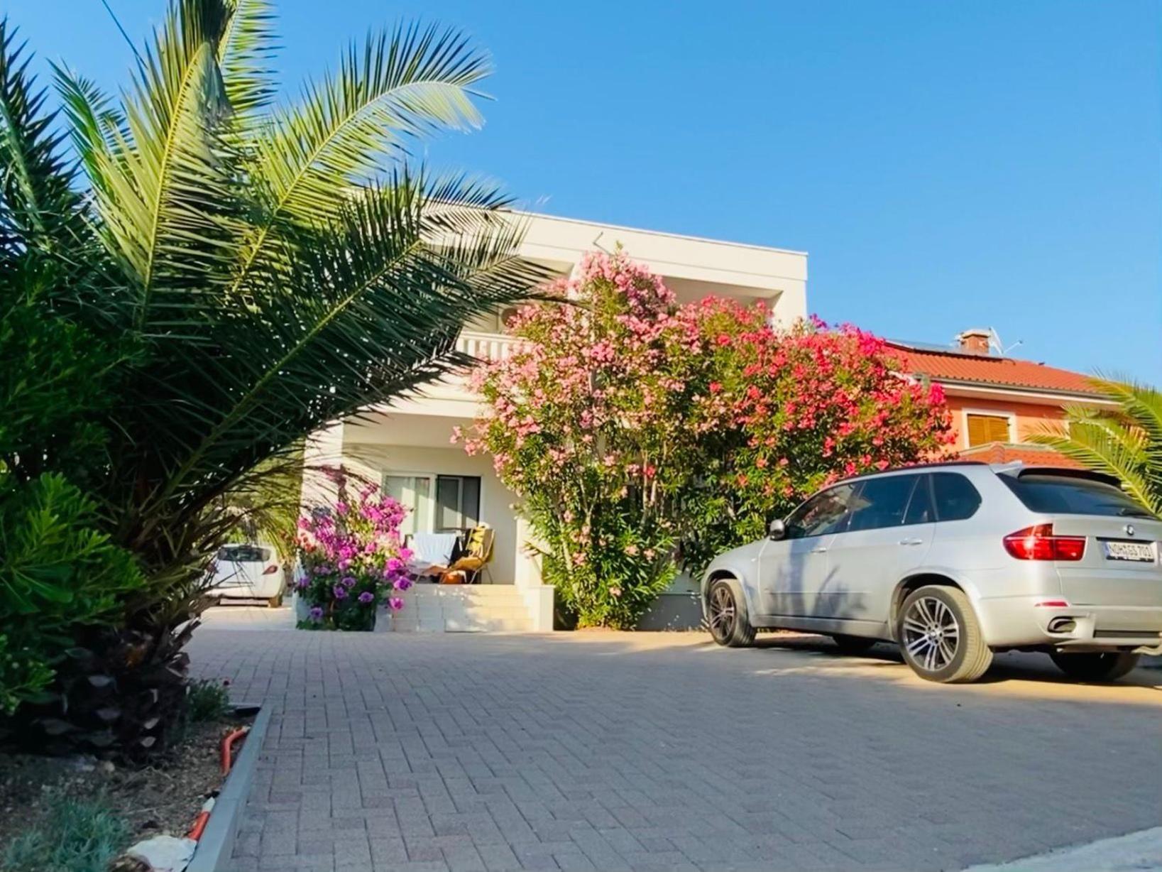 Mr. Hall Apartments Barbat na Rabu Dış mekan fotoğraf