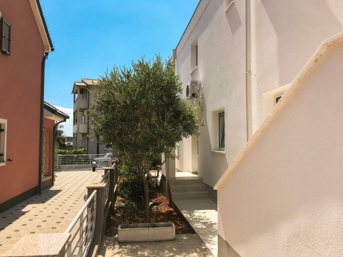 Mr. Hall Apartments Barbat na Rabu Dış mekan fotoğraf
